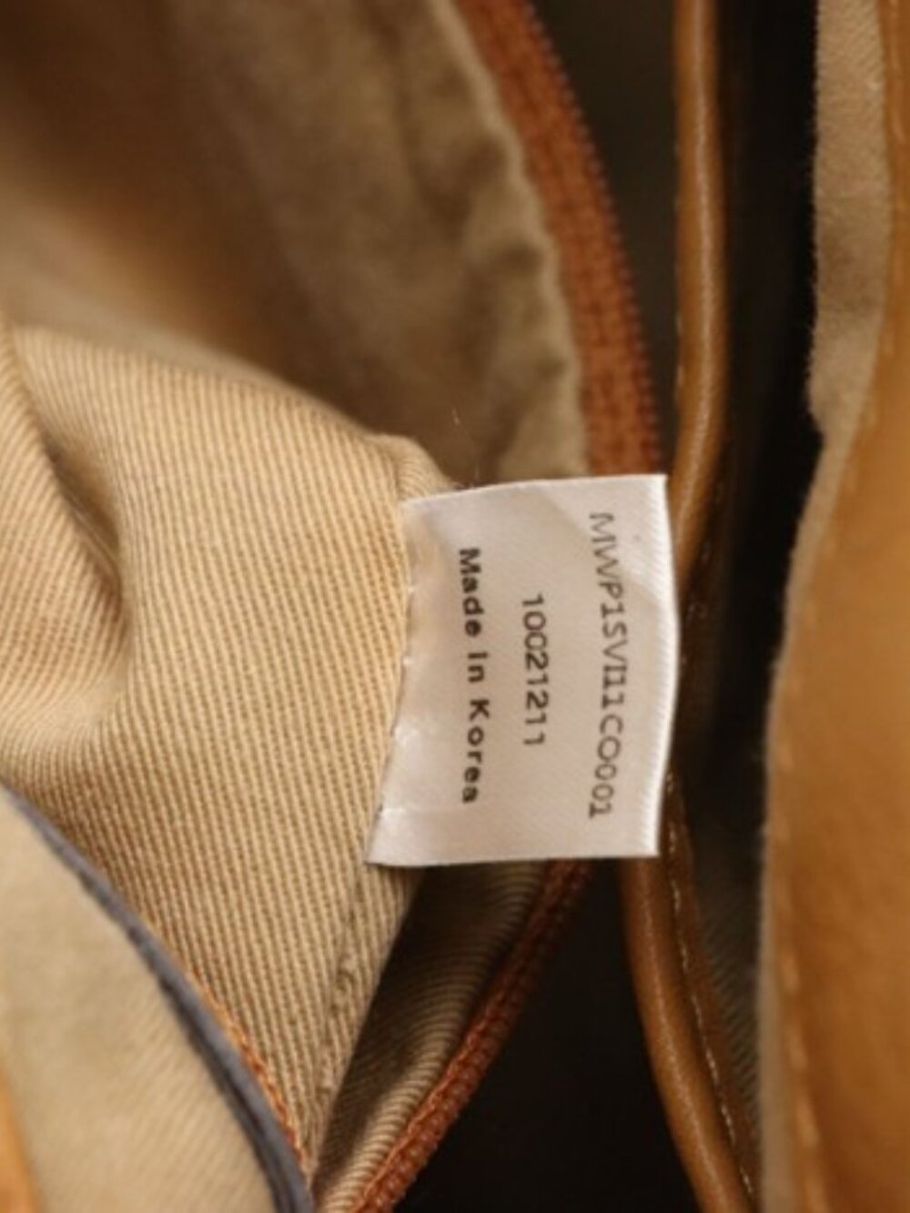 MCM -Pleated-zip-tote-bag-in-Cognac-Visetos-Canvas - Picture 6 of 7